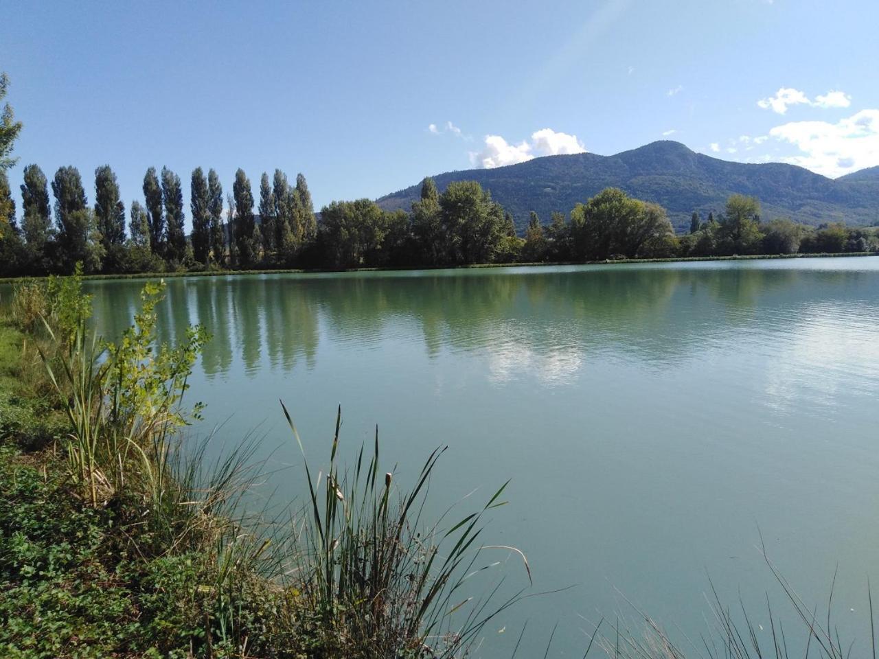 Au Doux Clocher Pieusse Bagian luar foto