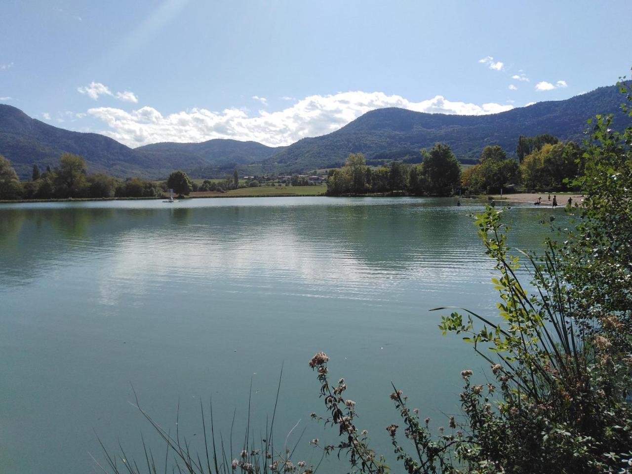 Au Doux Clocher Pieusse Bagian luar foto