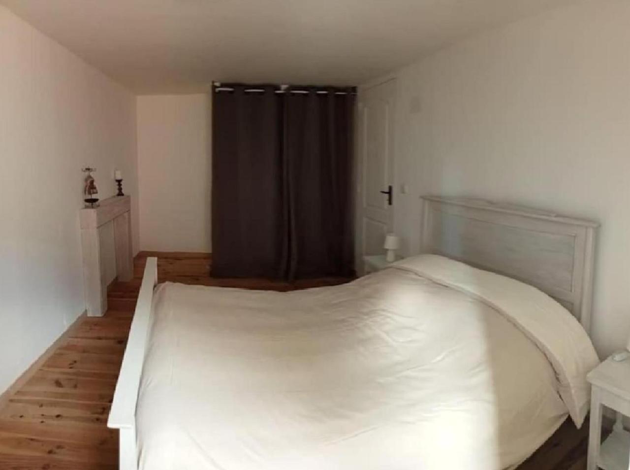 Au Doux Clocher Pieusse Bagian luar foto
